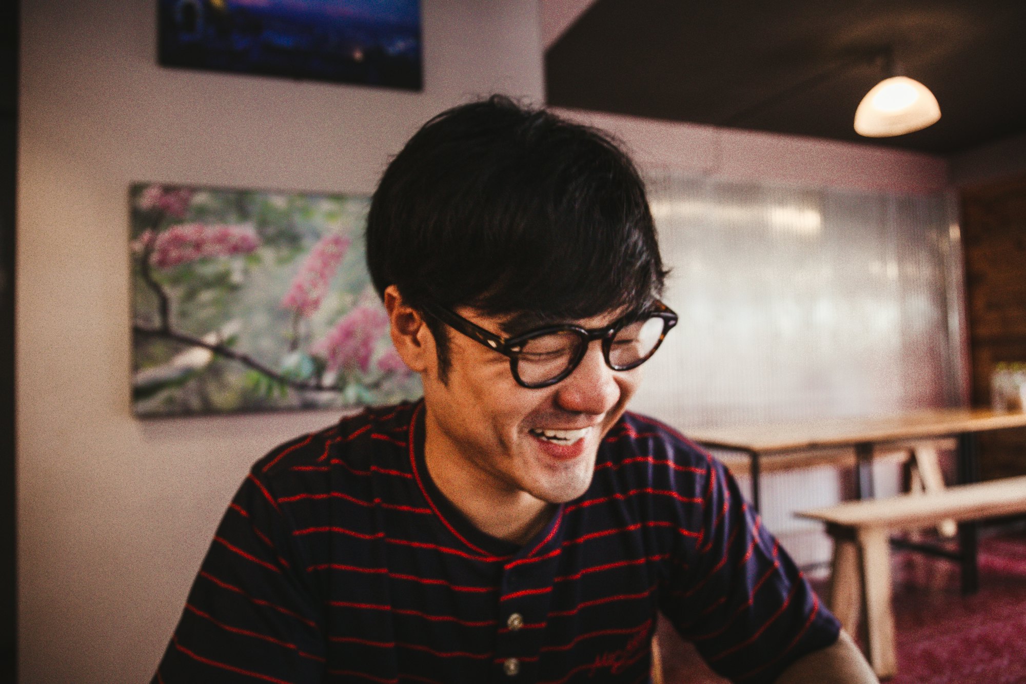 眼鏡をかけた男性の笑顔（イメージ写真）